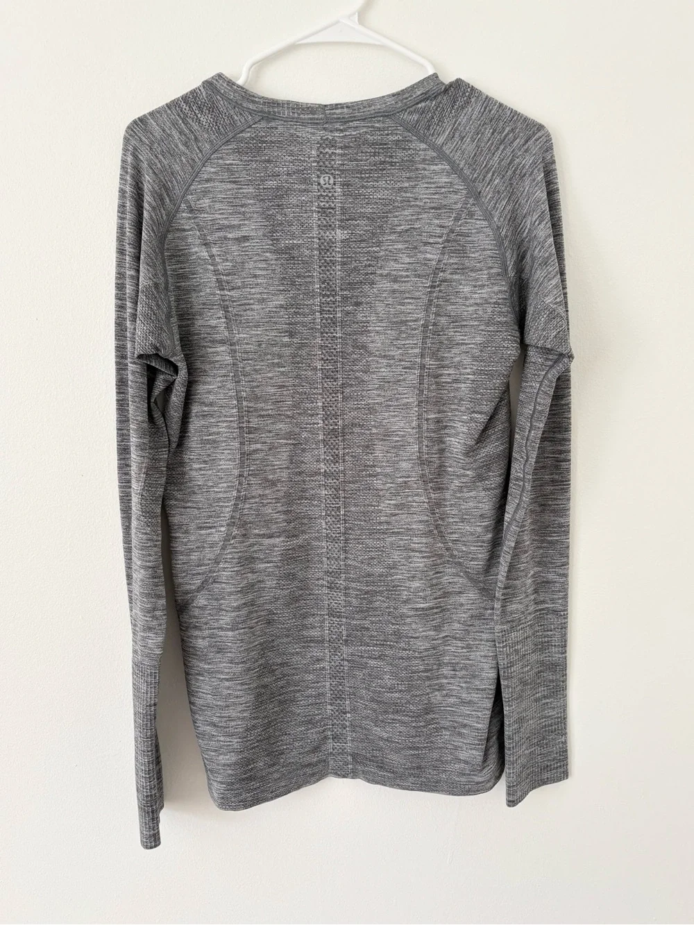 Lululemon Slate White Swiftly Tech Long Sleeve Crew Pull Over Size 12